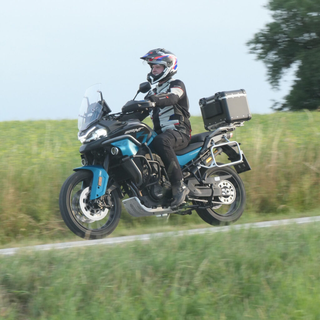 Pralle Ladung: CF Moto 800 MT-ES