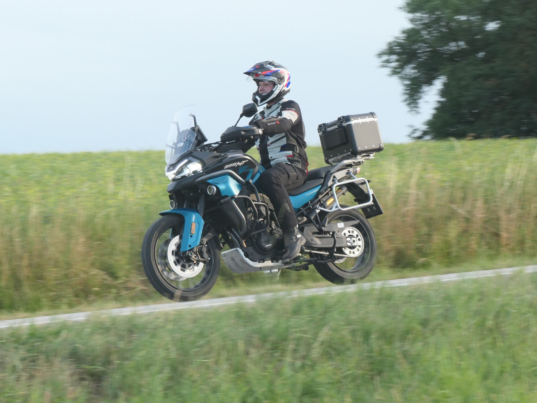 Nach wie vor verwendet CF Moto KTM-Triebwerke für eigene Modelle – wie es auch bei den verschiedenen Versionen der CF Moto 800 MT der Fall ist. Foto: SP-X/fbn