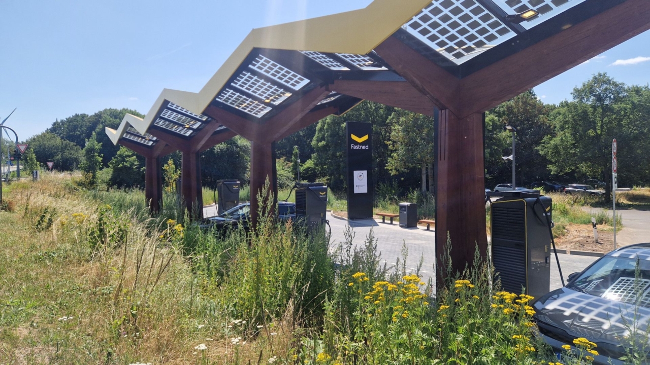 Fastned: Umsatz steigt, Verbindlich-keiten wachsen