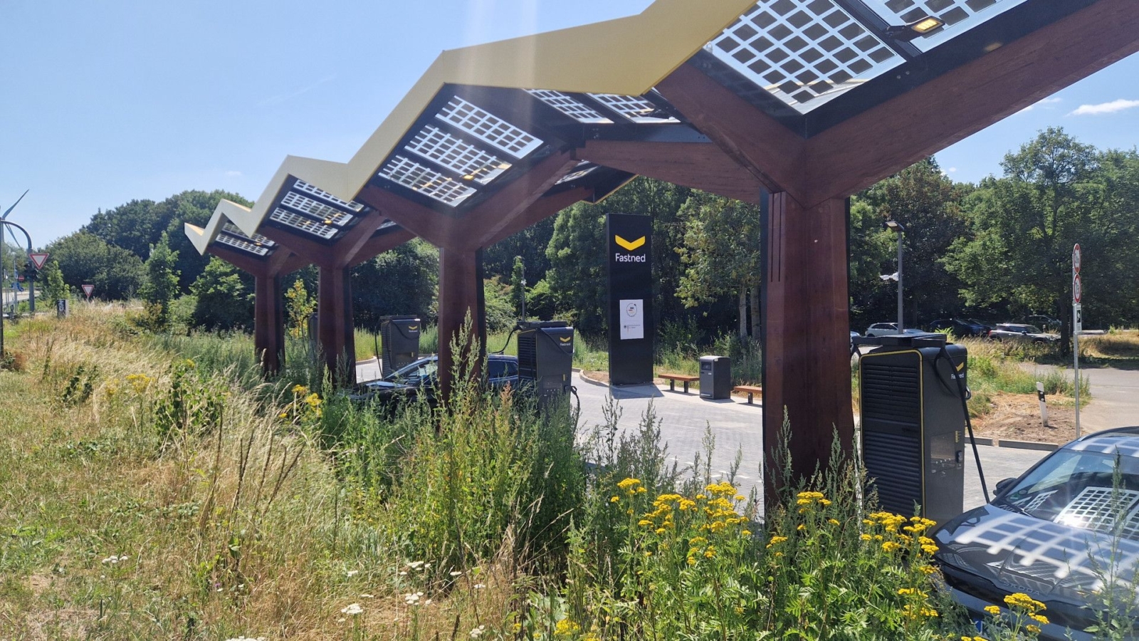 Fastned: Umsatz steigt, Verbindlich-keiten wachsen