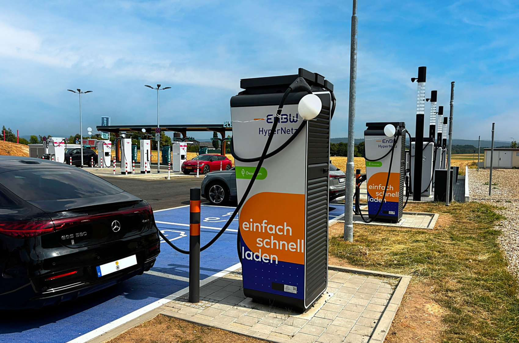 Auf dem Autohof Neuberg an der A45 stehen neben den Ladesäulen von EnBW noch Ladeangebote von fünf weiteren Anbietern bereit. Foto: 24 Autohöfe