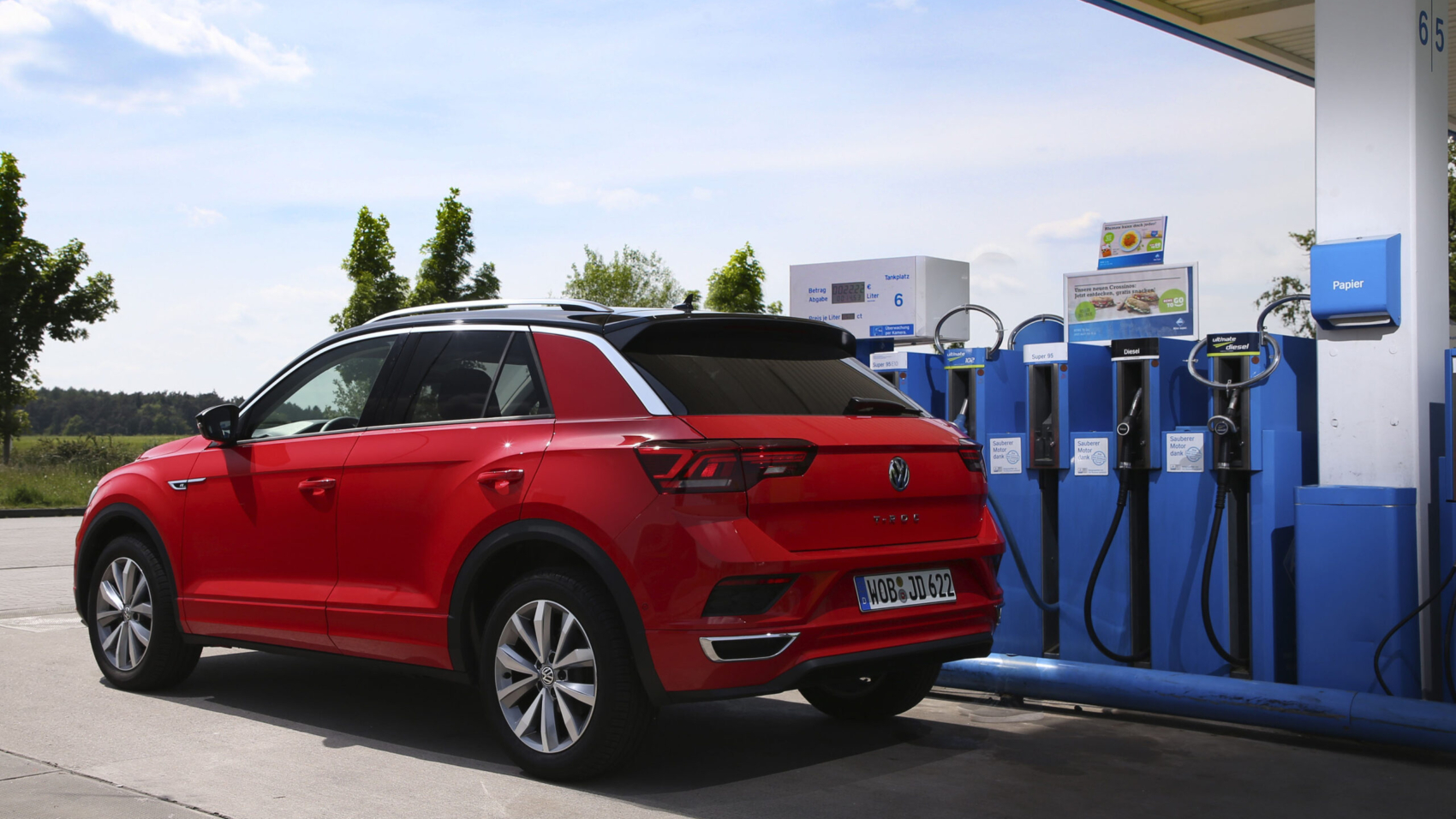 Ein deutlicher Rückgang der Spritpreise in Deutschland ist vorerst nicht in Sicht. Das Niedrigwasser im Rhein könnte sogar für eine weitere Verteuerung von Diesel und Benzin sorgen. Foto: SP-X