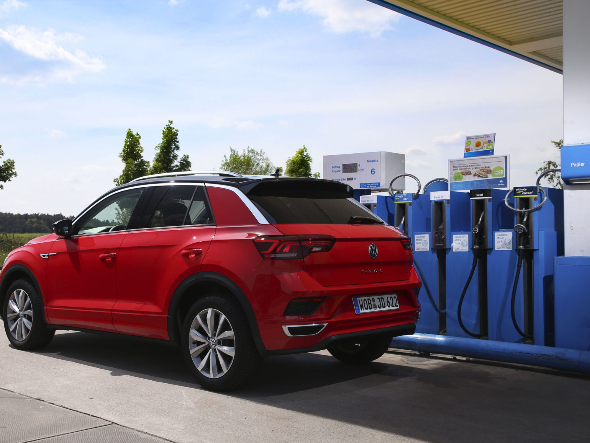 Ein deutlicher Rückgang der Spritpreise in Deutschland ist vorerst nicht in Sicht. Das Niedrigwasser im Rhein könnte sogar für eine weitere Verteuerung von Diesel und Benzin sorgen. Foto: SP-X