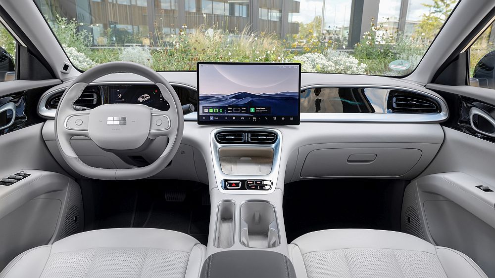 Geely E2