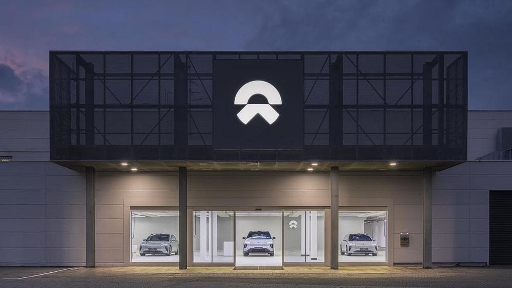 Nio schließt Hubs 2026