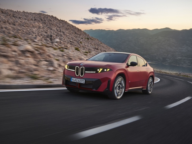BMW iX4