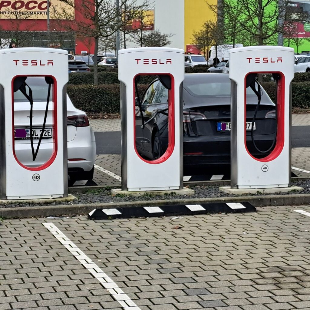 Tesla führt Notfall-Start-Option ein
